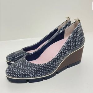 Betabrand Flyknit All Weather Wedges 7.5